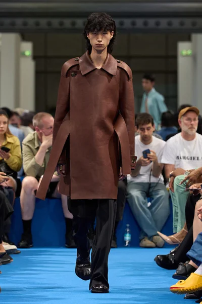 Look 7